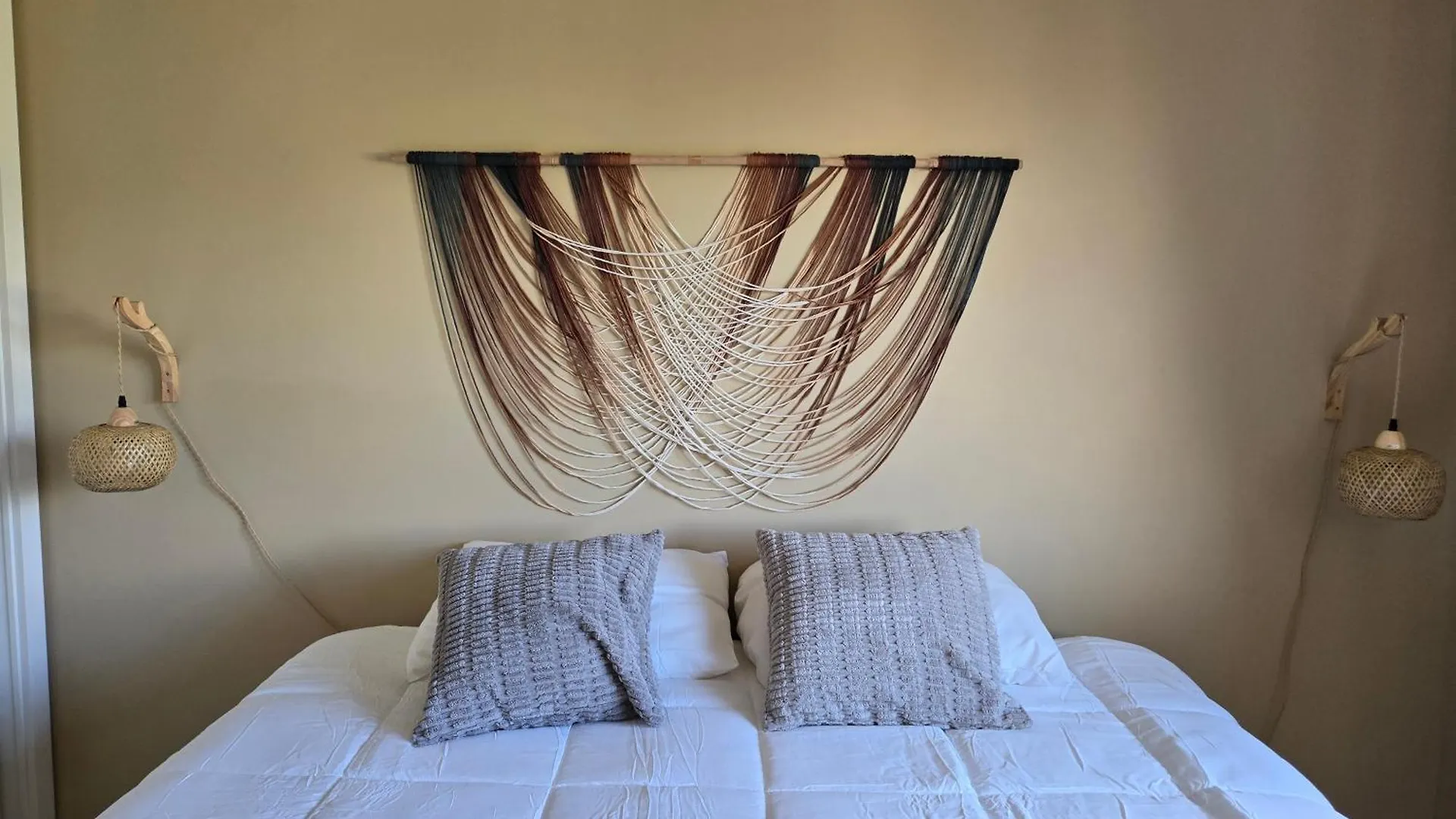 Apartment The Escape - Unique Bali Inspired Condo Kingston