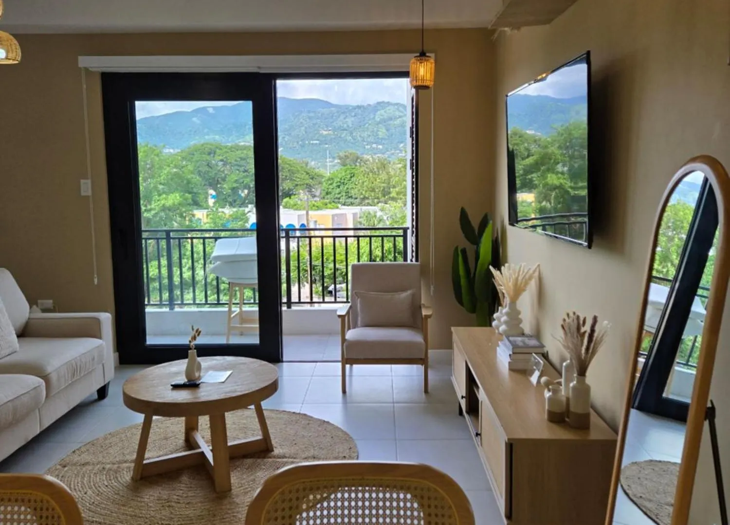 The Escape - Unique Bali Inspired Condo Kingston Apartment
