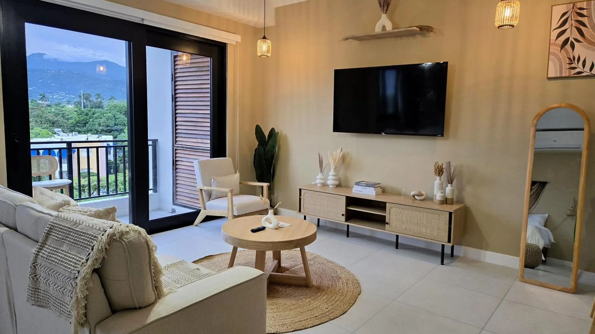The Escape - Unique Bali Inspired Condo Kingston Apartment